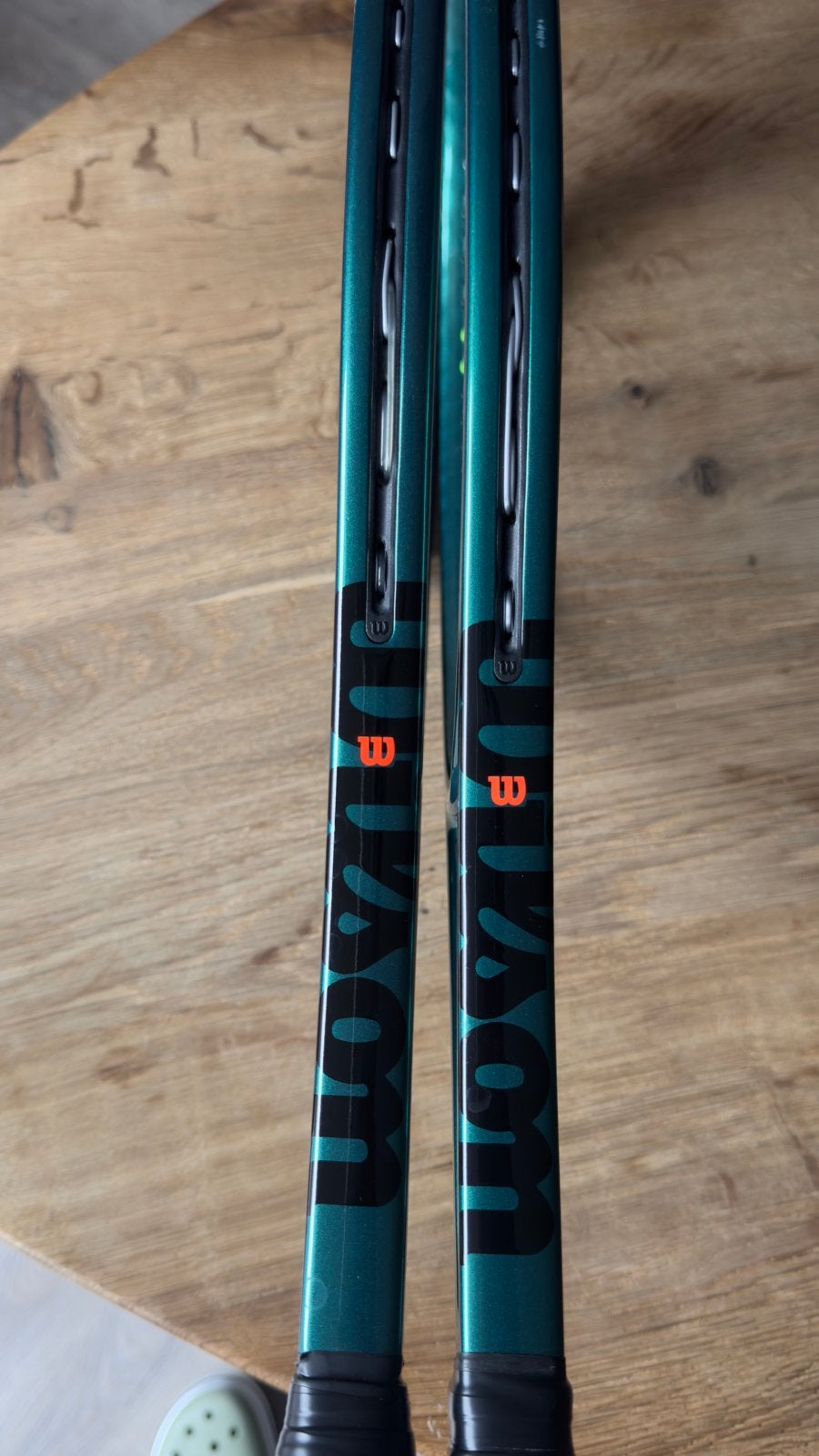 Foto 7 van 2x Wilson Blade Pro V9 Tennisrackets - Zo goed als nieuw