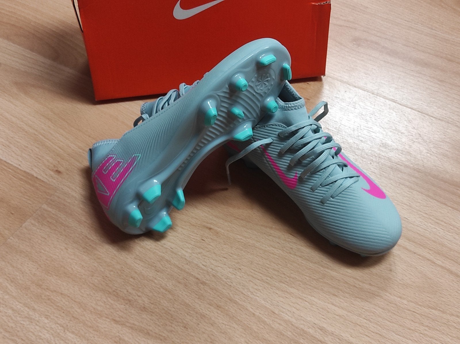Nike Mercurial Voetbalschoenen - Nieuwstaat, Verzenden, Maat XS of kleiner, Schoenen, Nieuw
