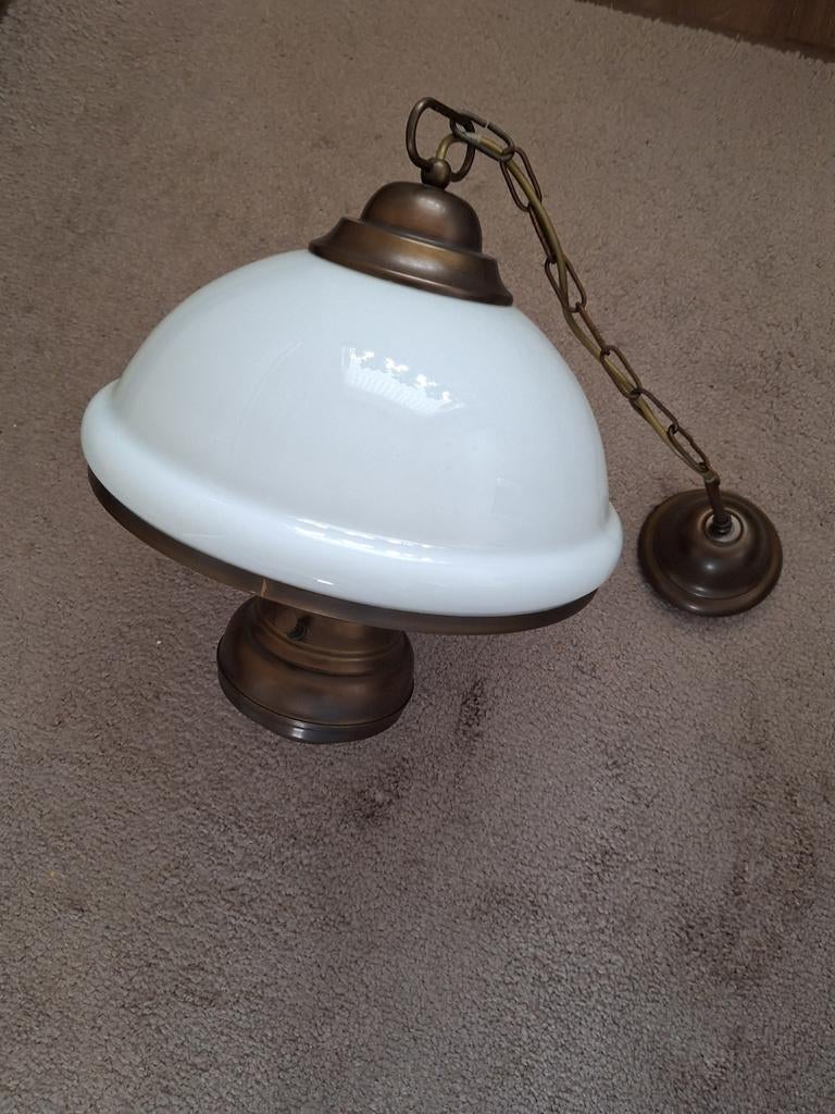 Hanglamp brons met wit glas met leeslamp - Zo goed als nieuw, Ophalen of Verzenden, Zo goed als nieuw, Glas, Klassiek, Tijdloos