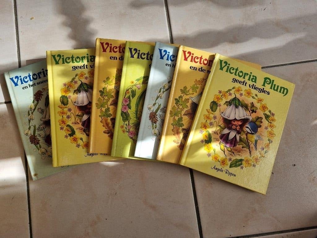 Victoria plum boeken 7x, Boeken, Ophalen of Verzenden, Gelezen, Fictie algemeen
