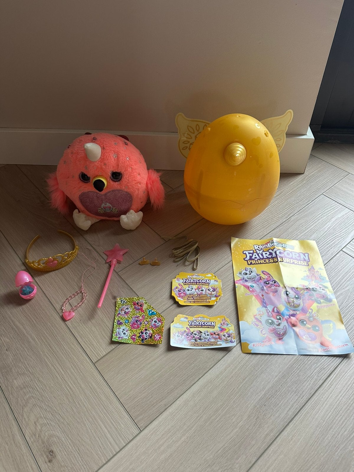 NIEUW! Rainbocorns., Kinderen en Baby's, Speelgoed | Knuffels en Pluche, Overige karakters, Met kleding of accessoire, Nieuw, Ophalen of Verzenden