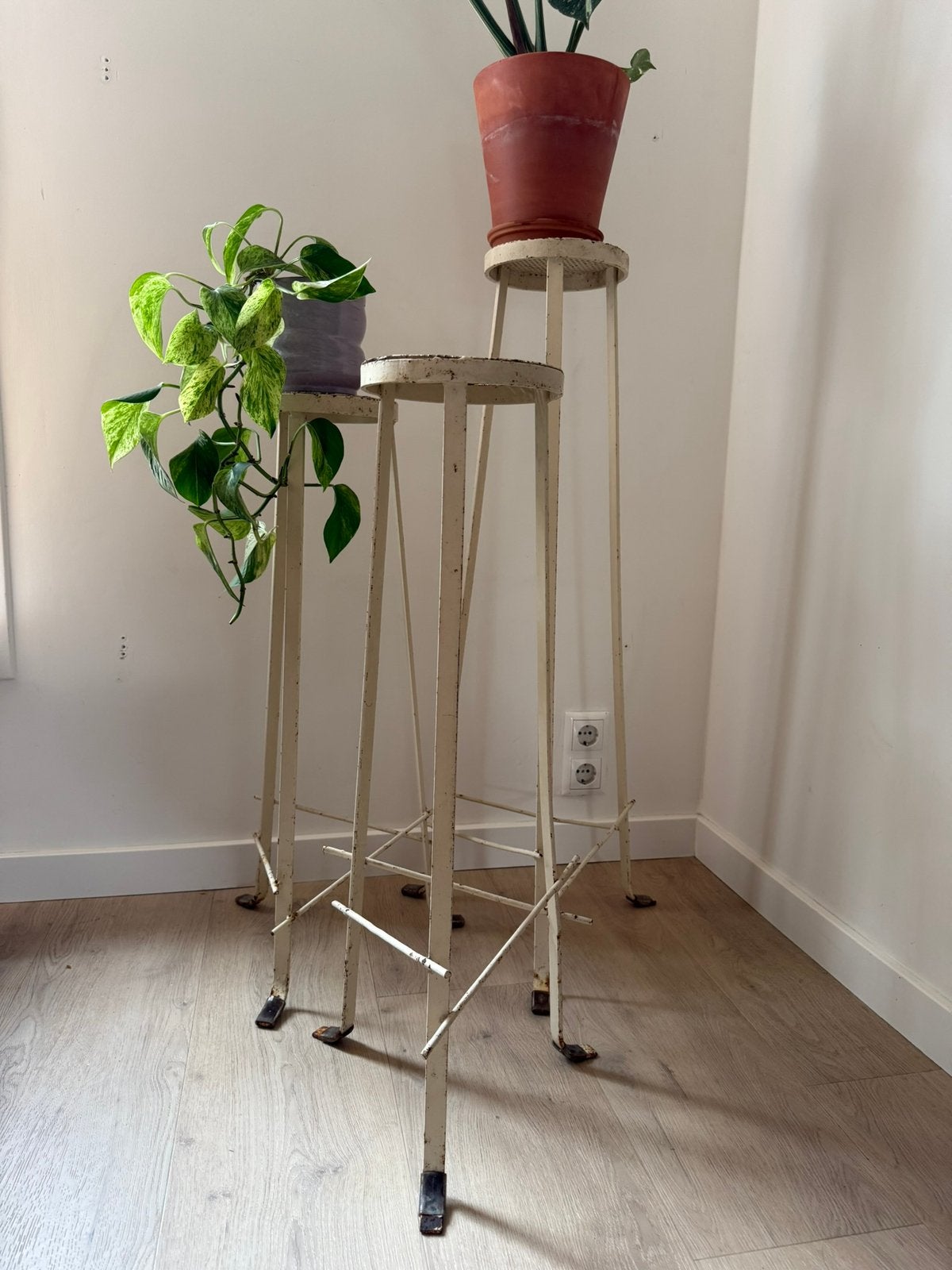 3 ijzeren bijzettafeltjes/ plantentafel tafeltjes ijzer, Ophalen, Gebruikt