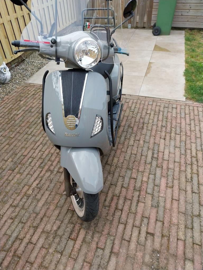 Nette Napoli berini met windscherm te koop te ruil, Ophalen, Benzine, Overige merken