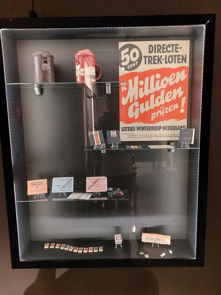Gezocht: Winterhulp Nederland items, Verzamelen, Ophalen, Nederland, Embleem of Badge