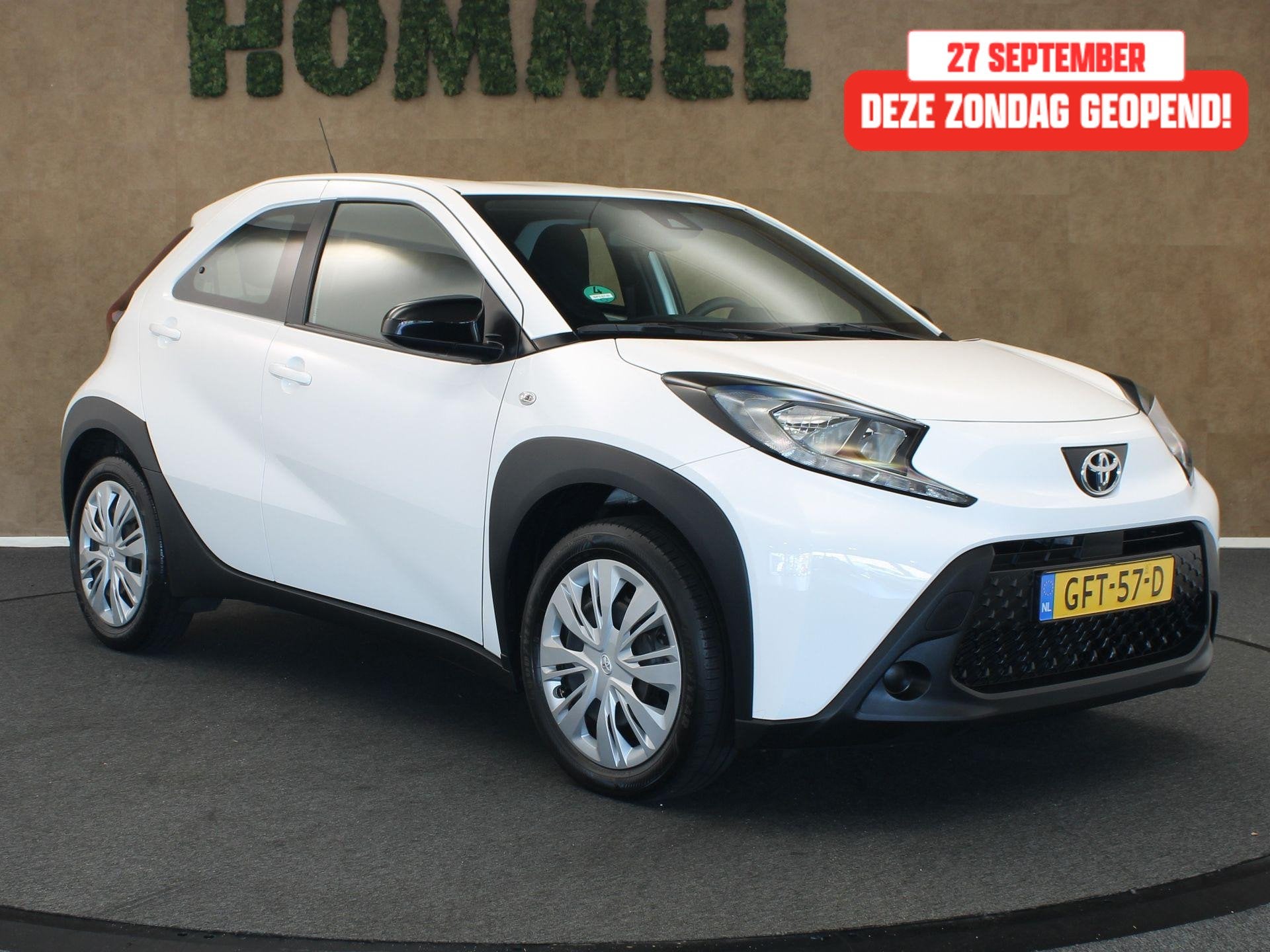 Toyota Aygo X 1.0 VVT-i MT Play - ORIGINEEL NEDERLANDSE AUTO, Auto's, Stof, Gebruikt, Euro 6, 920 kg