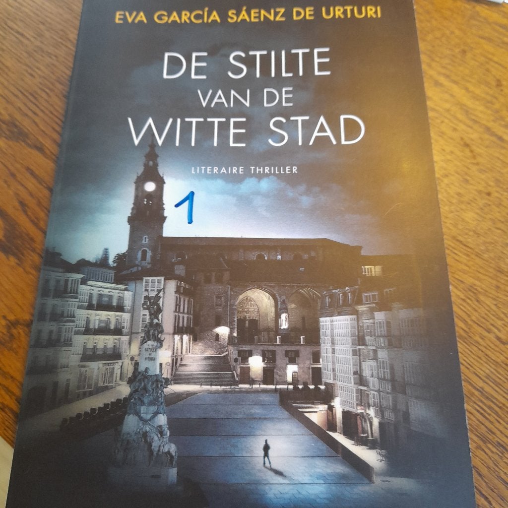 Eva Garcia Saenz de Urturi - De stilte van de witte stad, Boeken, Ophalen of Verzenden, Zo goed als nieuw, Eva Garcia de Saenz Urturi