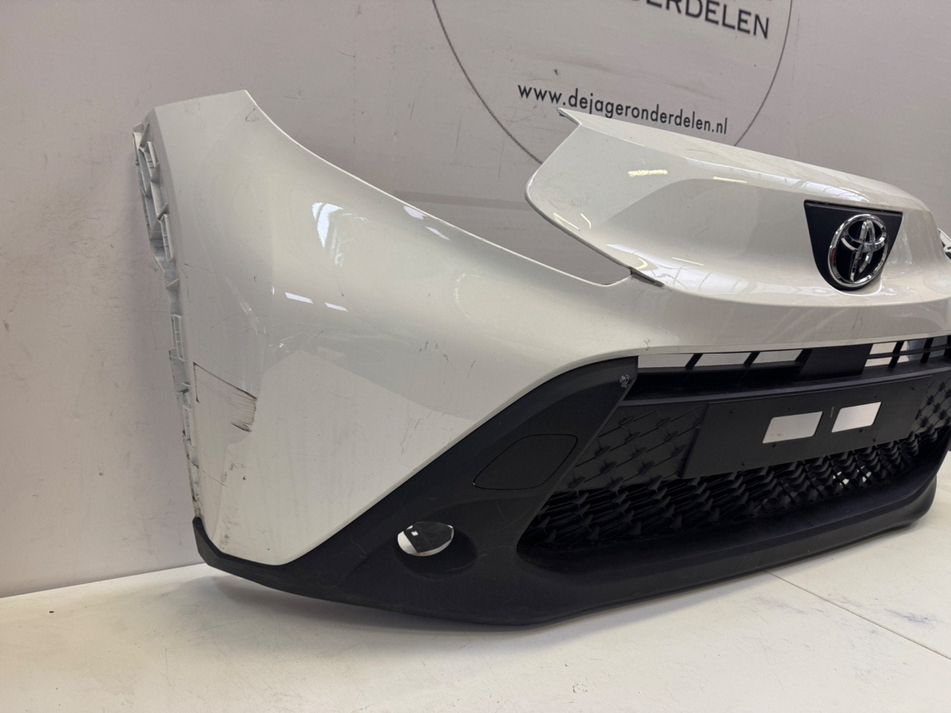 TOYOTA AYGO X VOORBUMPER BUMPER 2022-, Info@toyota.co.jp, Gebruikt, Voor, Toyota Motor Corporation