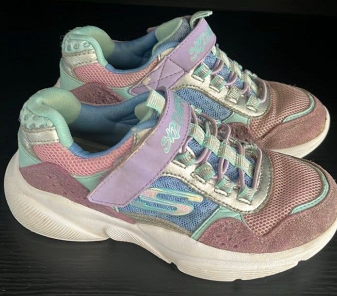 Leuke sneakers skechers maat 28! Pasteltinten, Ophalen of Verzenden, Gebruikt, Meisje, Schoenen