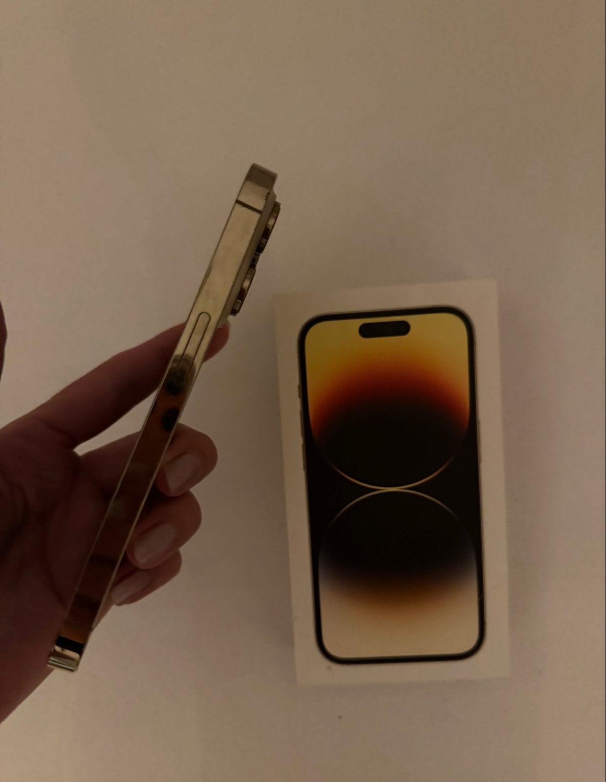 Foto 4 van Gouden iPhone 14 Pro 128GB