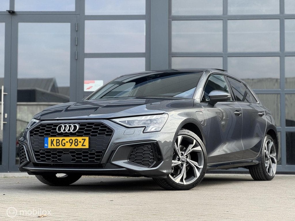 Audi A3 Sportback 40 TFSI e S LINE / PANO / GARANTIE, 1525 kg, Gebruikt, Euro 6, 4 cilinders