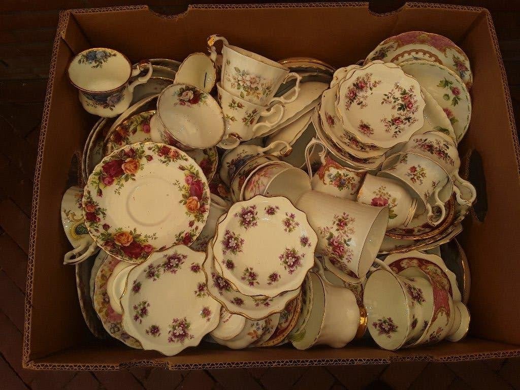 Doos vol GEBRUIKT!!! Royal albert, Huis en Inrichting, Keuken | Servies, Ophalen, Gebruikt, Overige typen, Overige stijlen