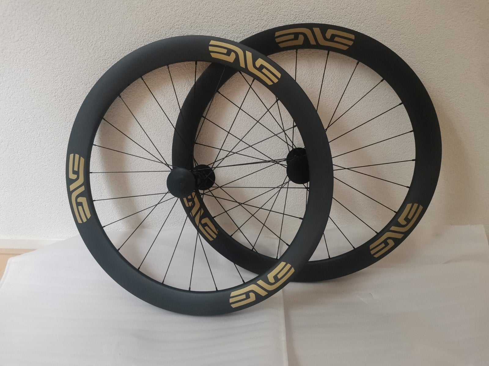 Nieuwe carbon wielset ENVE logo's, Wiel, Racefiets, Ophalen of Verzenden, Zo goed als nieuw