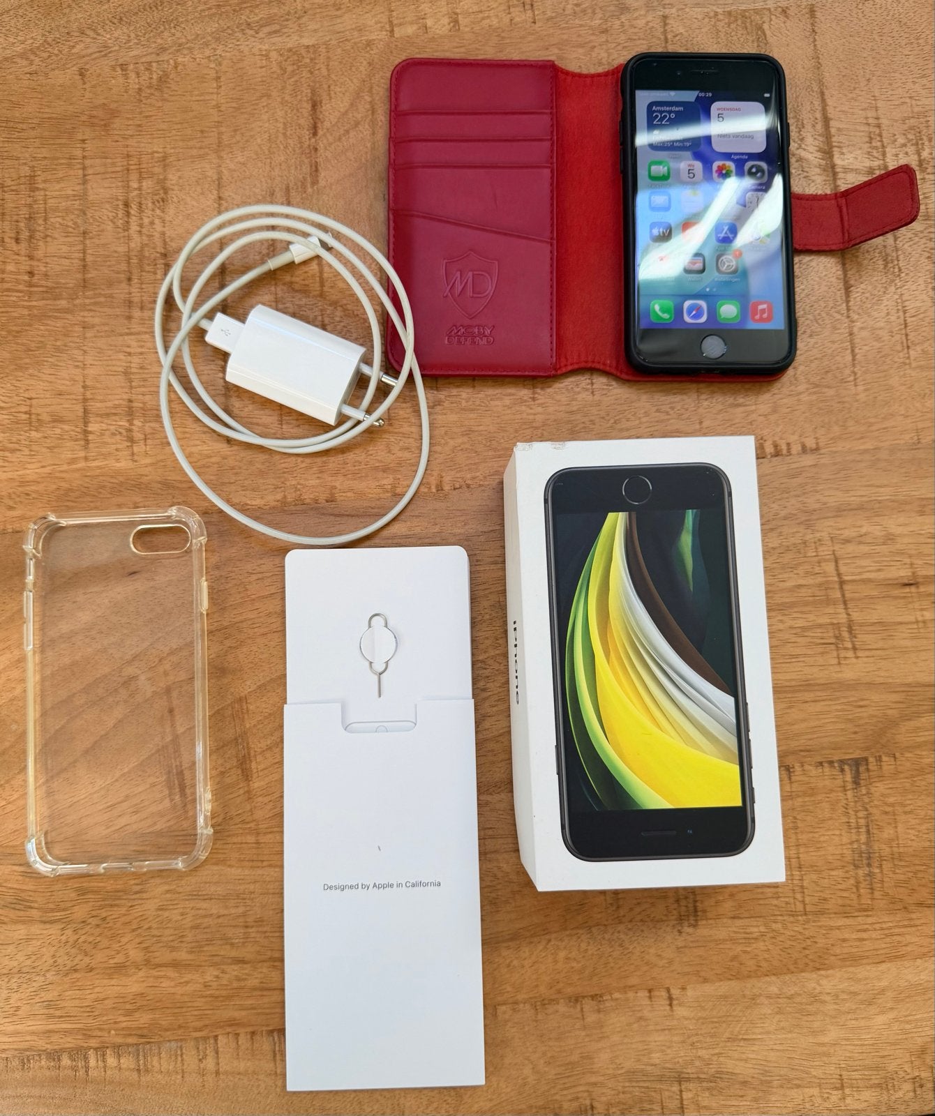 iPhone SE (2020) 64GB Zwart met doosje, oplader en hoesjes, Ophalen, Gebruikt, Zwart, 64 GB