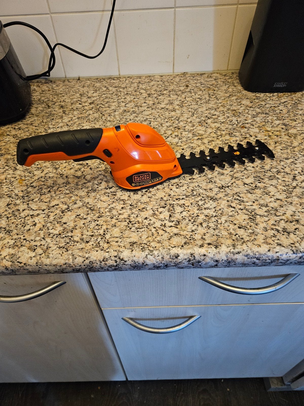 Black+Decker Heggenschaar 18V - Compact en Draadloos, Tuin en Terras, Ophalen, Gebruikt, Accu, Black+Decker