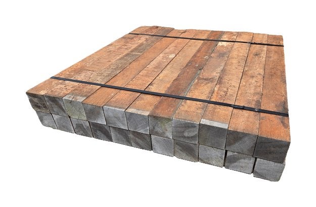 22 Hardhouten palen 8x8 cm - 1.00 m lang - nr: HB92