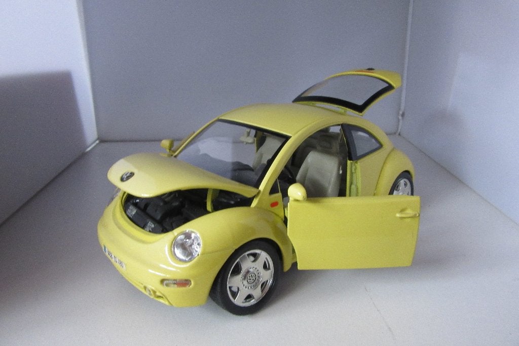 VW Beetle 1998 1;18, Hobby en Vrije tijd, Ophalen of Verzenden, Zo goed als nieuw, Auto, Bburago