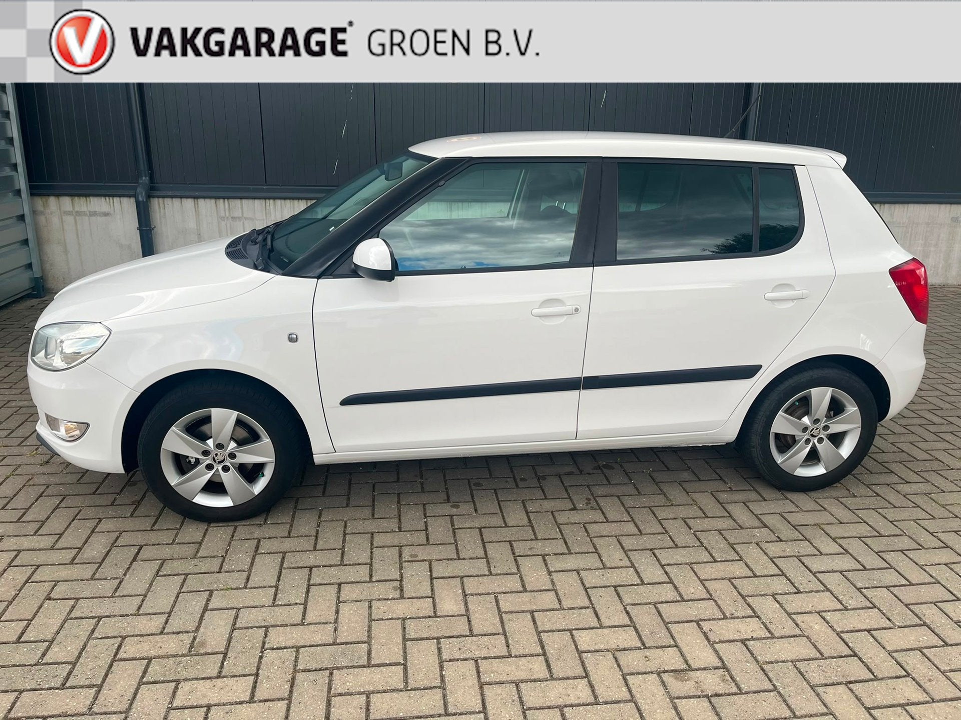 Skoda Fabia 1.2 TSI Fresh / clima / cruise / trekh / l.m. ve, Auto's, Voorwielaandrijving, Euro 5, Zwart, 4 cilinders
