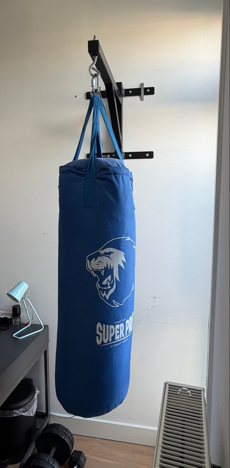 Super Pro Combat Gear Bokszak met beugel en handschoenen, Ophalen, Zo goed als nieuw, Bokszak