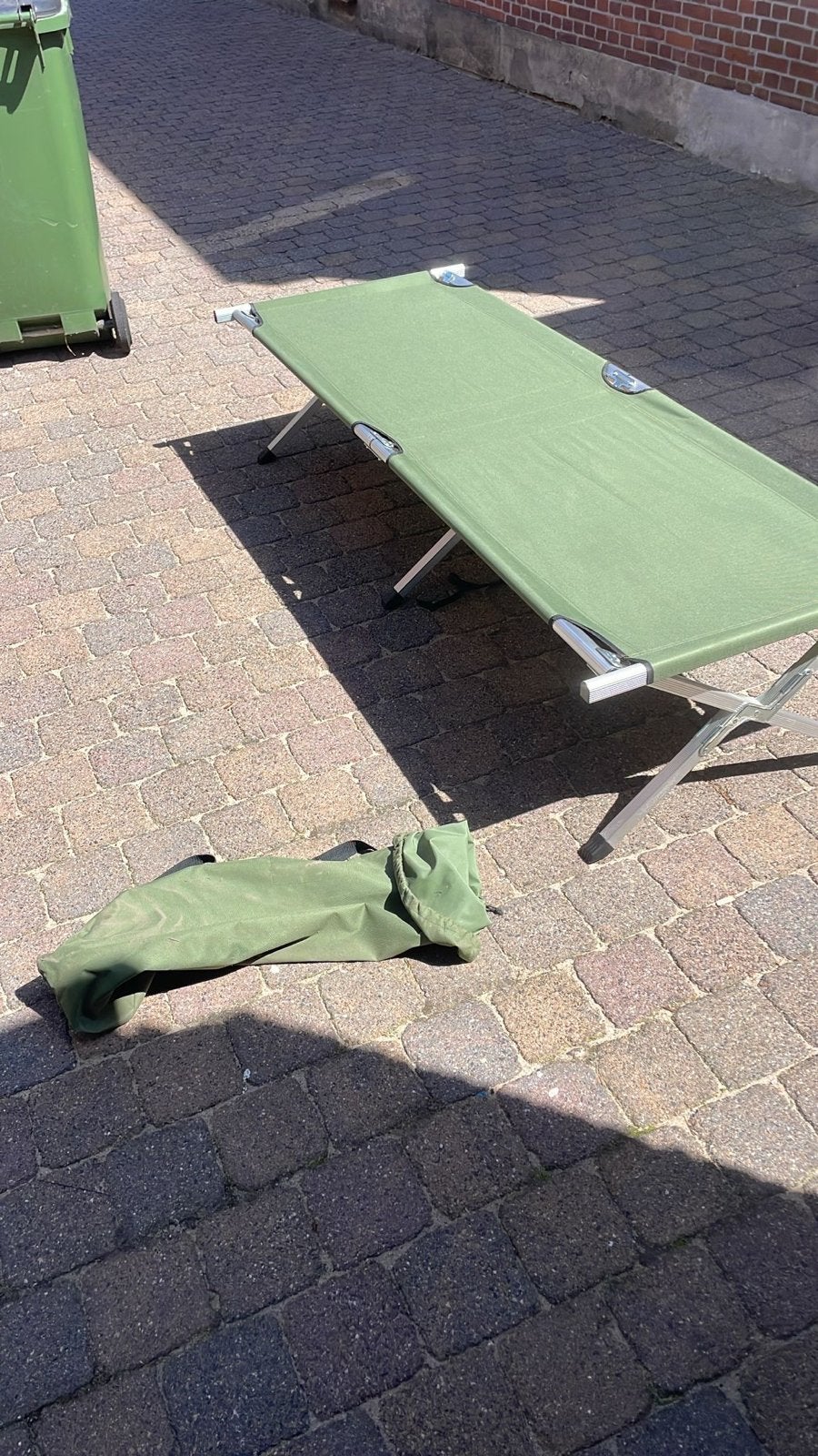 Opvouwbaar veldbed / campingbed met draagtas, Ophalen, Gebruikt, Overige