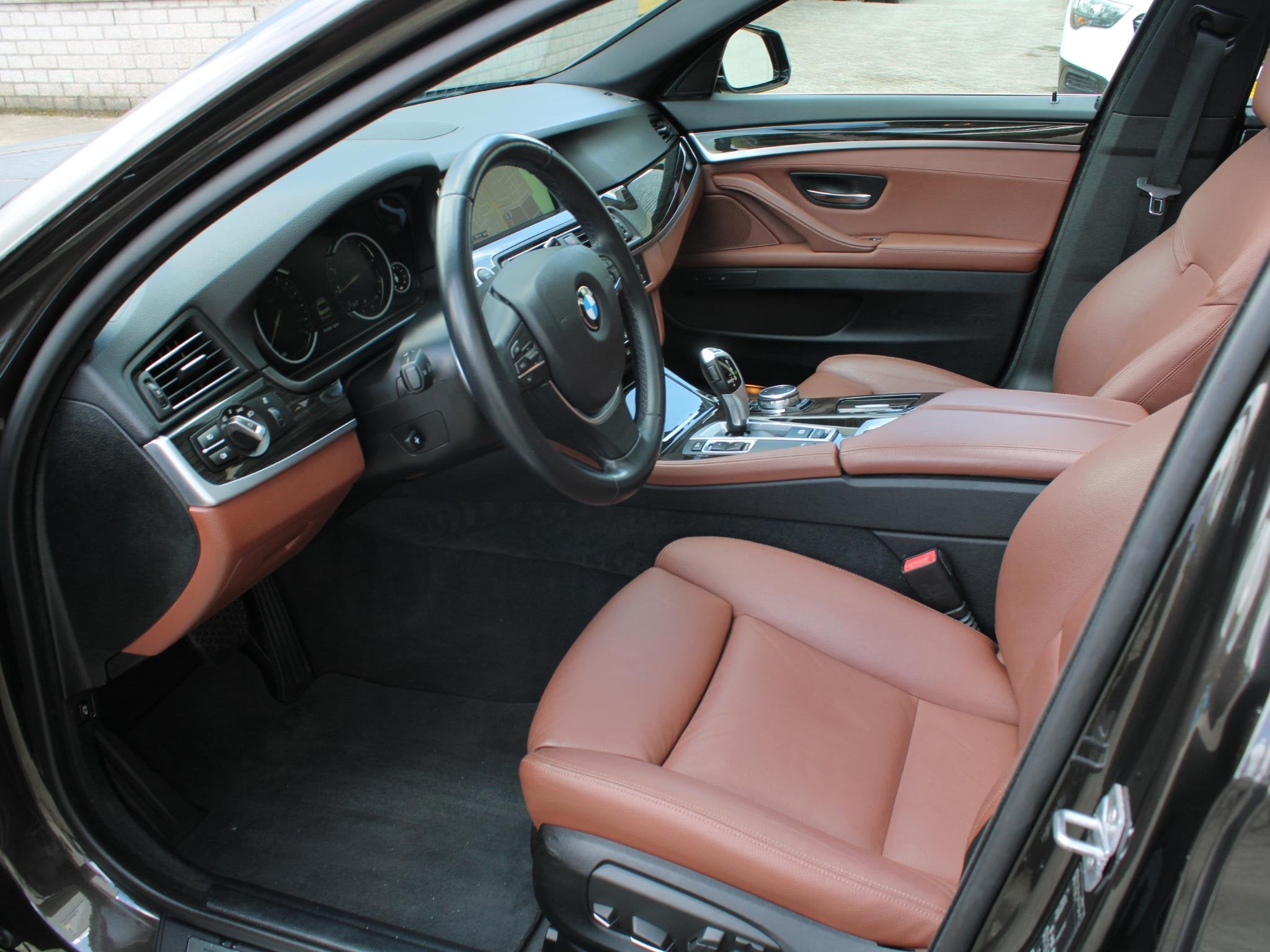 BMW 5-serie 520i Luxury Edition | PANORMISCH SCHUIFDAK | LED, Automaat, 12 maanden, Achterwielaandrijving, Gebruikt