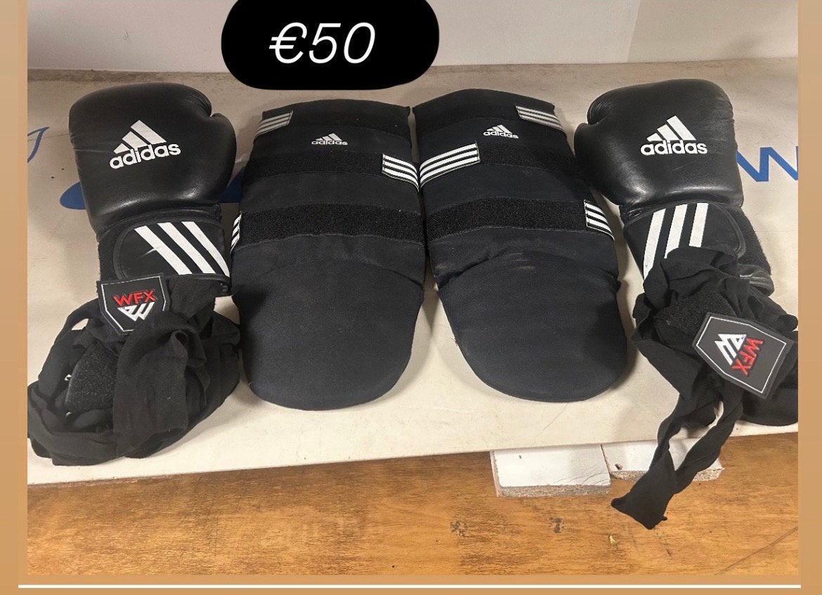 Kickboksen spullen/set handschoenen en scheenbeschermers, Maat XS of kleiner, Ophalen, Zo goed als nieuw, Overige