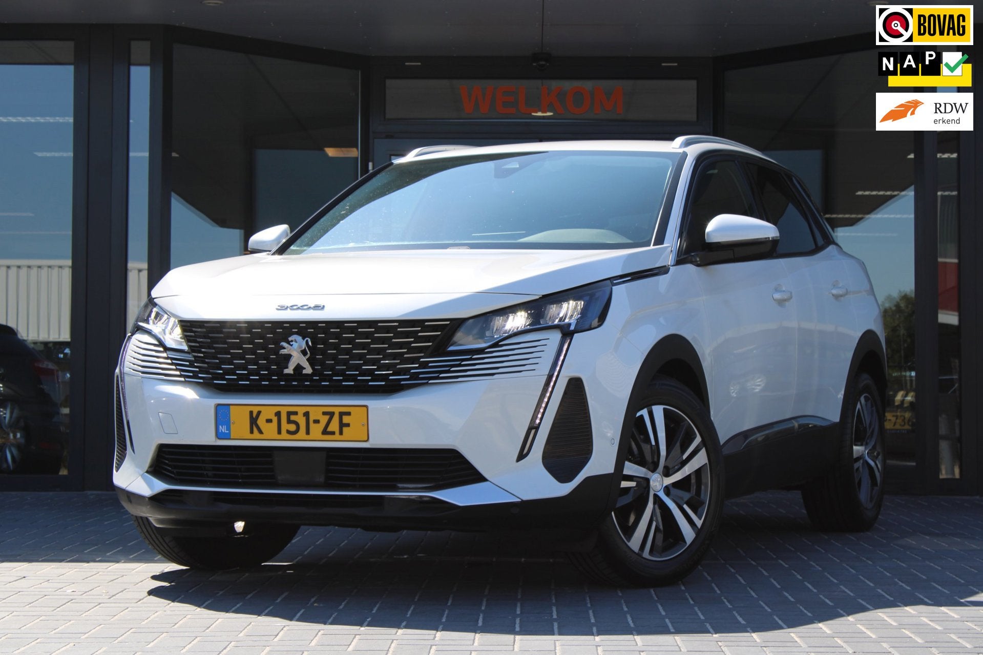Peugeot 3008 1.2 PureTech Blue Lease Allure, Auto's, Peugeot, Voorwielaandrijving, Gebruikt, 1199 cc, Leder en Stof