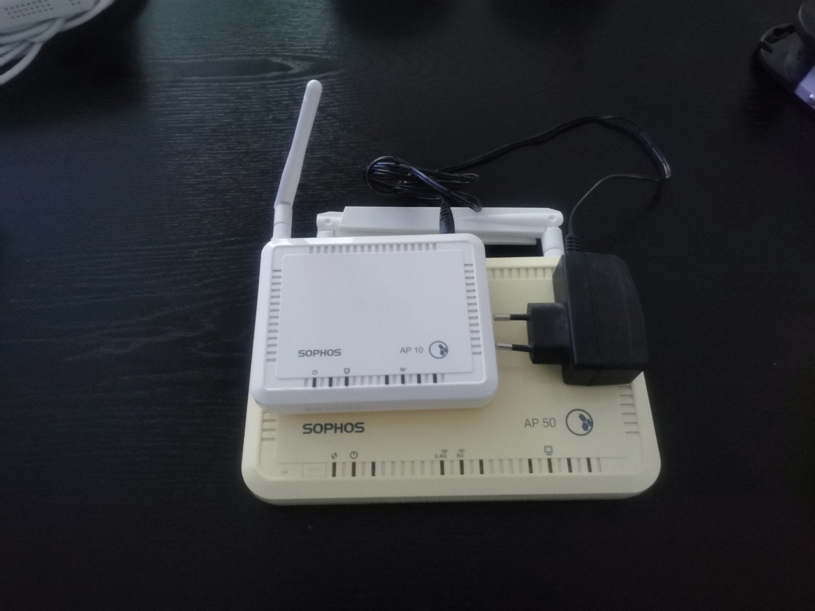Sophos AP50 & AP10 met stroomadapter, Computers en Software, Routers en Modems, Ophalen of Verzenden, Gebruikt, Router, Sophos
