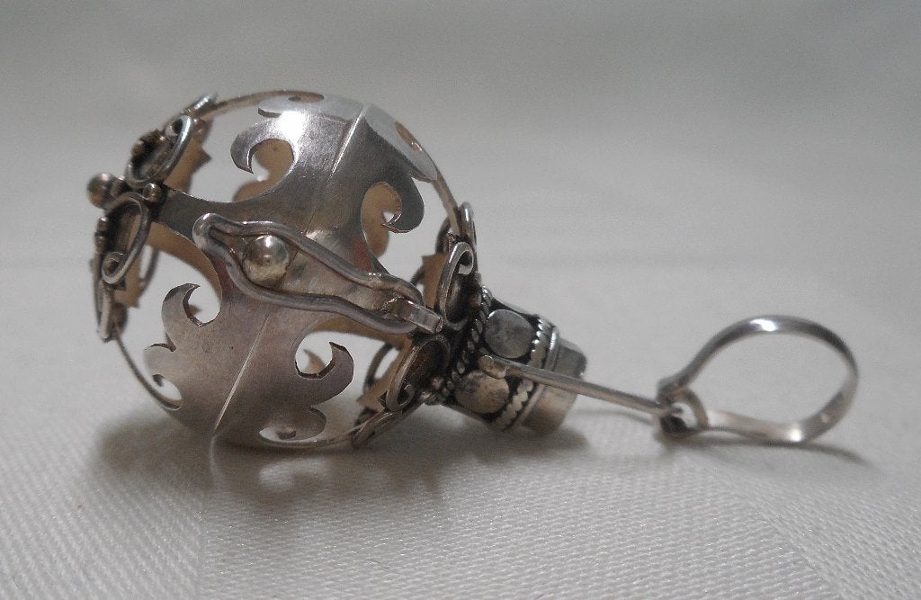 Zilveren Engelenroeper mooi bewerkt kan open nr.690, Verzenden, Zo goed als nieuw, Kruis of Symbool, Zilver