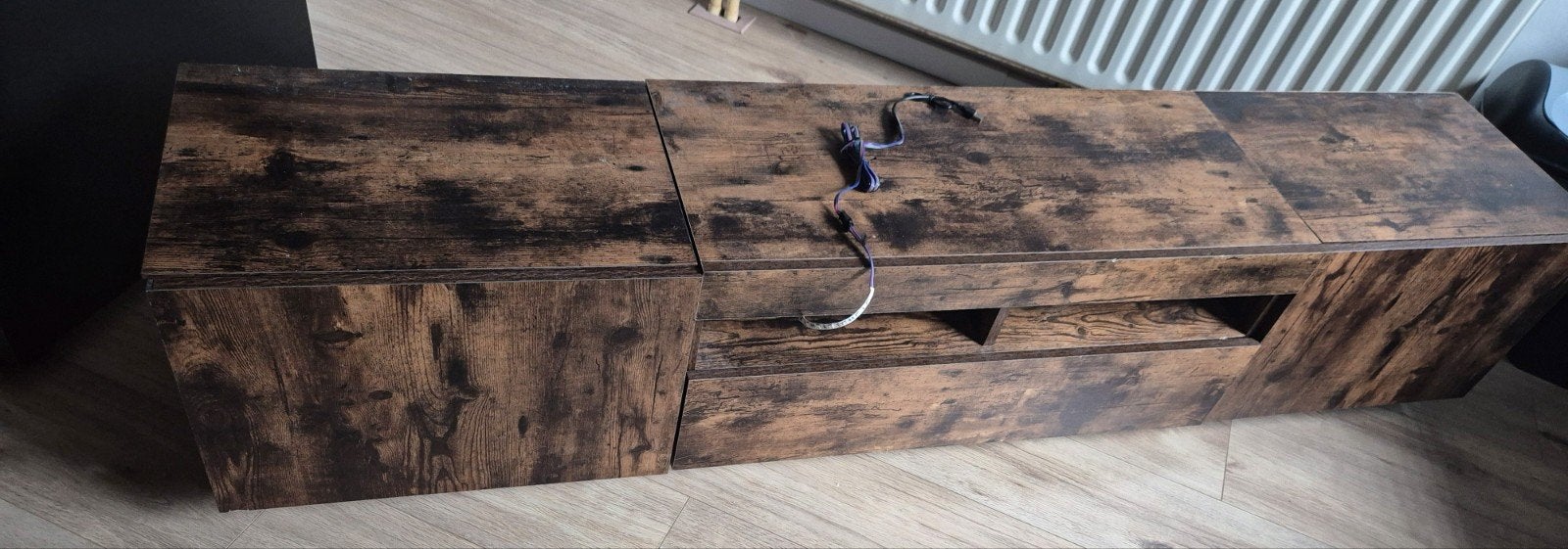 Stoer donkerbruin TV-meubel met houtlook en opbergvakken, Gebruikt, 150 tot 200 cm, Industrieel, Modern, Ophalen of Verzenden