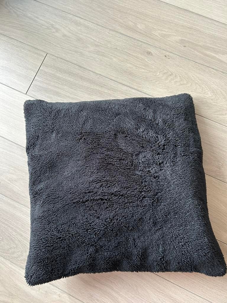 H&M home kussensloop, Huis en Inrichting, Woonaccessoires | Kussens, Ophalen of Verzenden, Zo goed als nieuw, Zwart, Vierkant