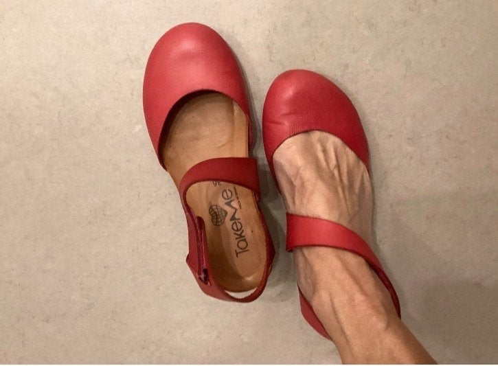 TakeMe Rode Leren Damesschoenen - Maat 36 (ZGAN), Schoenen met lage hakken, Ophalen of Verzenden, Zo goed als nieuw, Rood