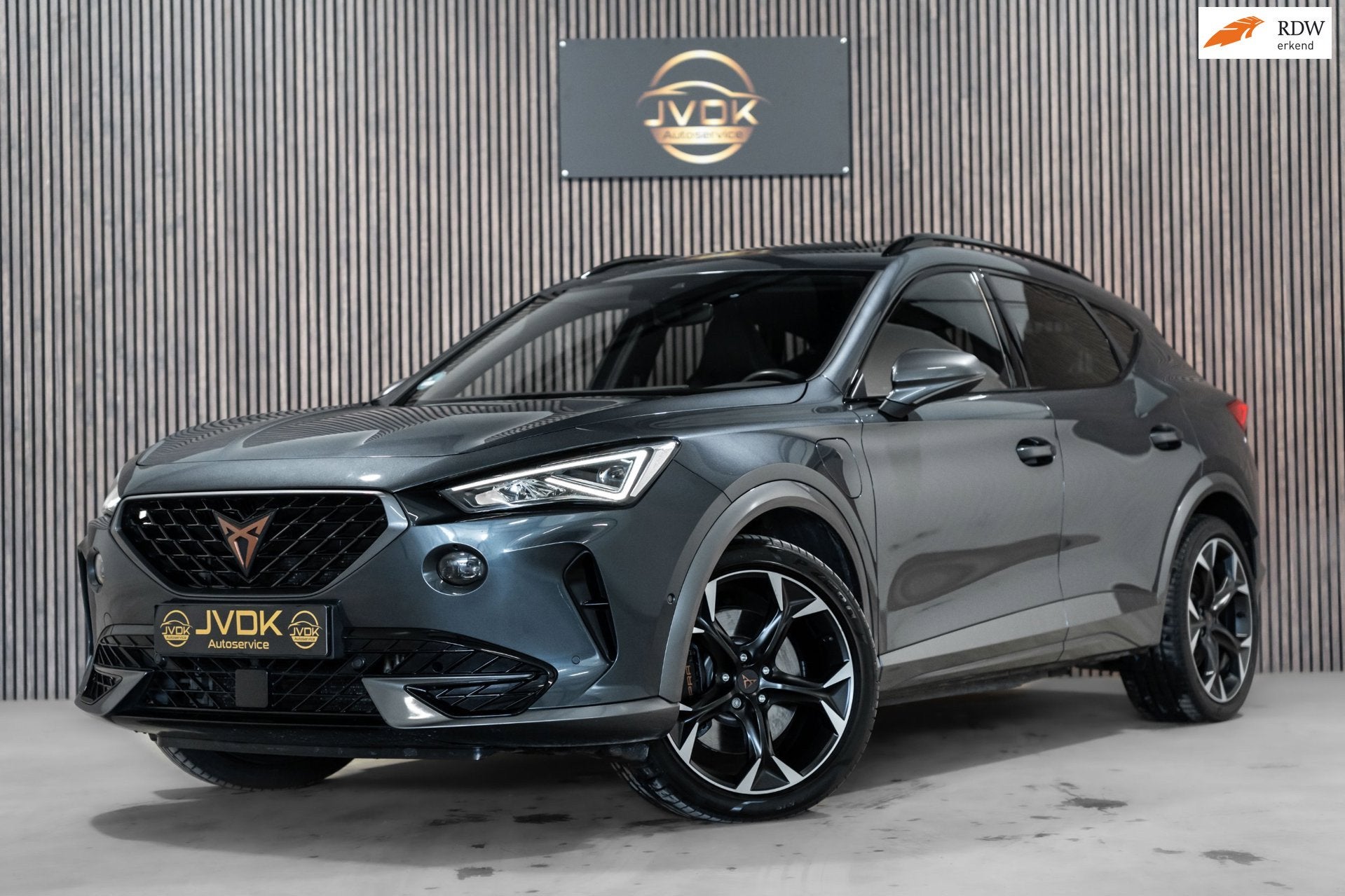 Cupra Formentor 1.4 e-Hybrid VZ Performance PANO LED, Auto's, Dealer onderhouden, Gebruikt, 4 cilinders, Leder en Stof