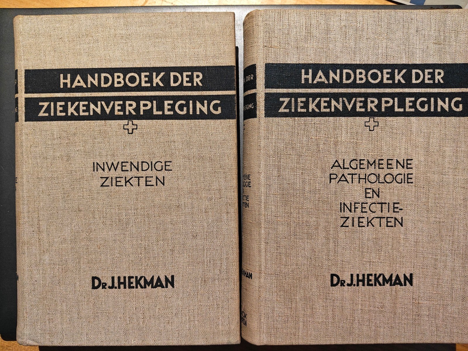 Twee delen van Handboek der Ziekenverpleging - Dr. J. Hekman, Ophalen of Verzenden, Gelezen, Natuurwetenschap