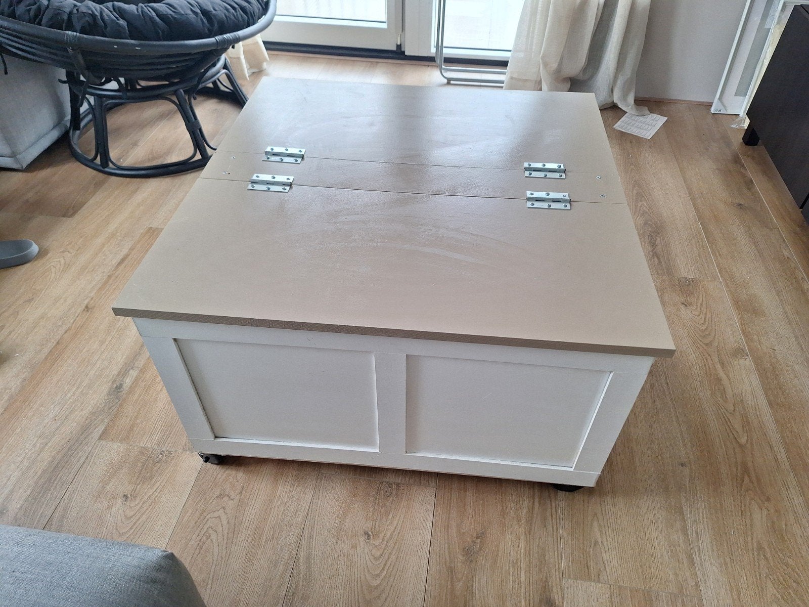 Zelfgemaakte Kallax salontafel op wieltjes met opbergruimte, Huis en Inrichting, Tafels | Salontafels, Ophalen, Gebruikt, 50 tot 100 cm