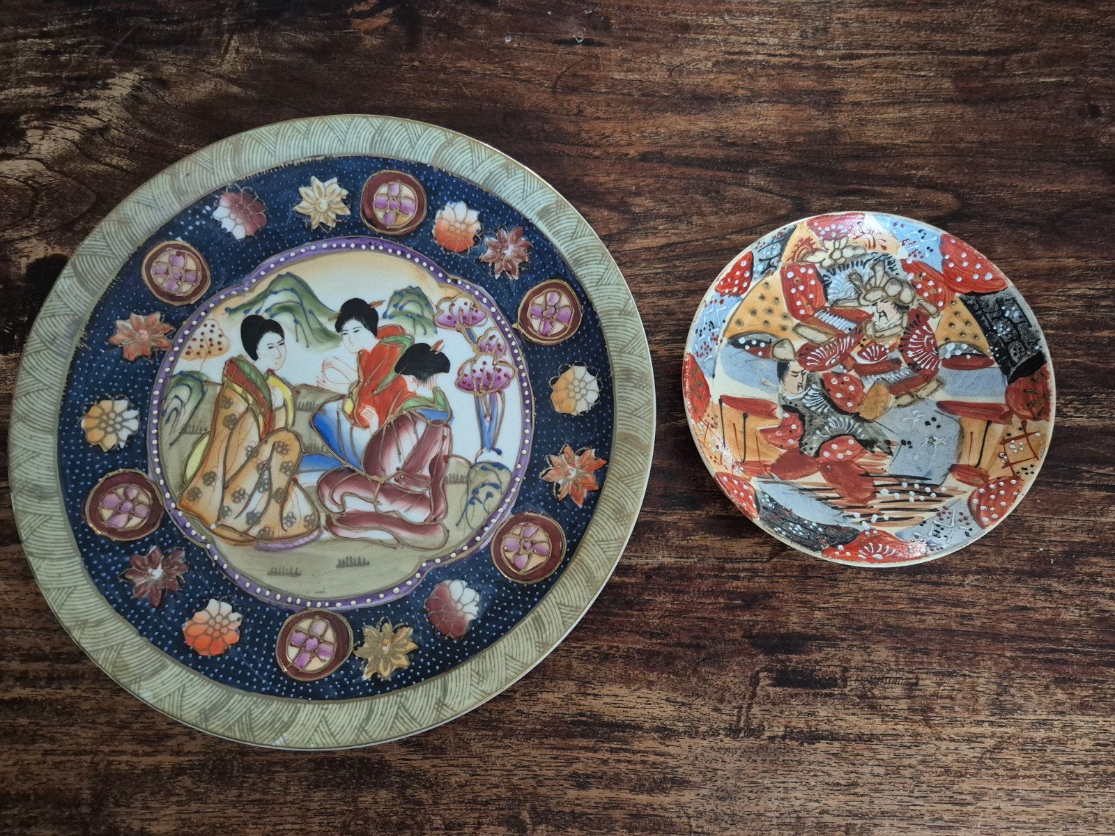 TweeJapanse decoratieve borden satsuma & Imari, Antiek en Kunst, Ophalen of Verzenden