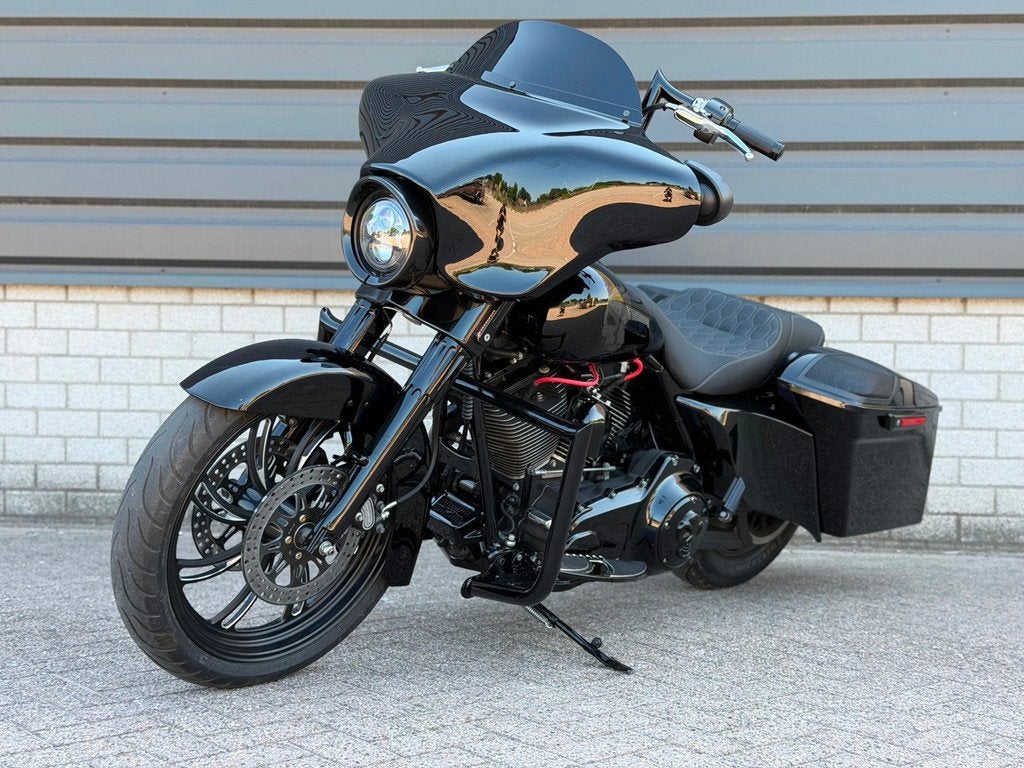 Harley Davidson FLHX 96 Street Glide Custom BLACK EDITION, Motoren, Bedrijf, Meer dan 35 kW, Toermotor, 1584 cc