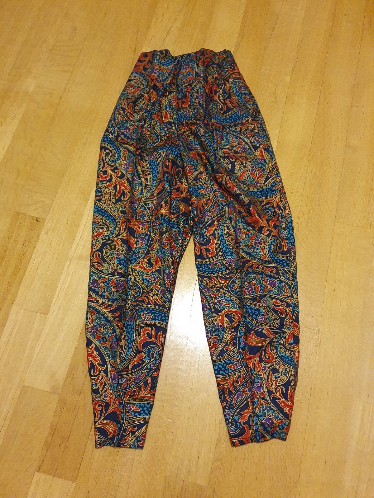 Comfortabele harembroek met kleurrijke paisleyprint, Kleding | Dames, Maat 38/40 (M), Meerkleurig, Ophalen of Verzenden, Onbekend