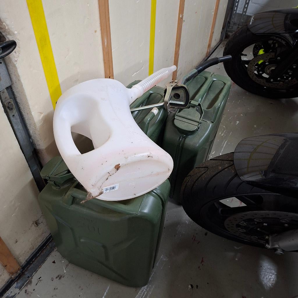 Stalen Jerrycans Nato 20 liter, Ophalen
