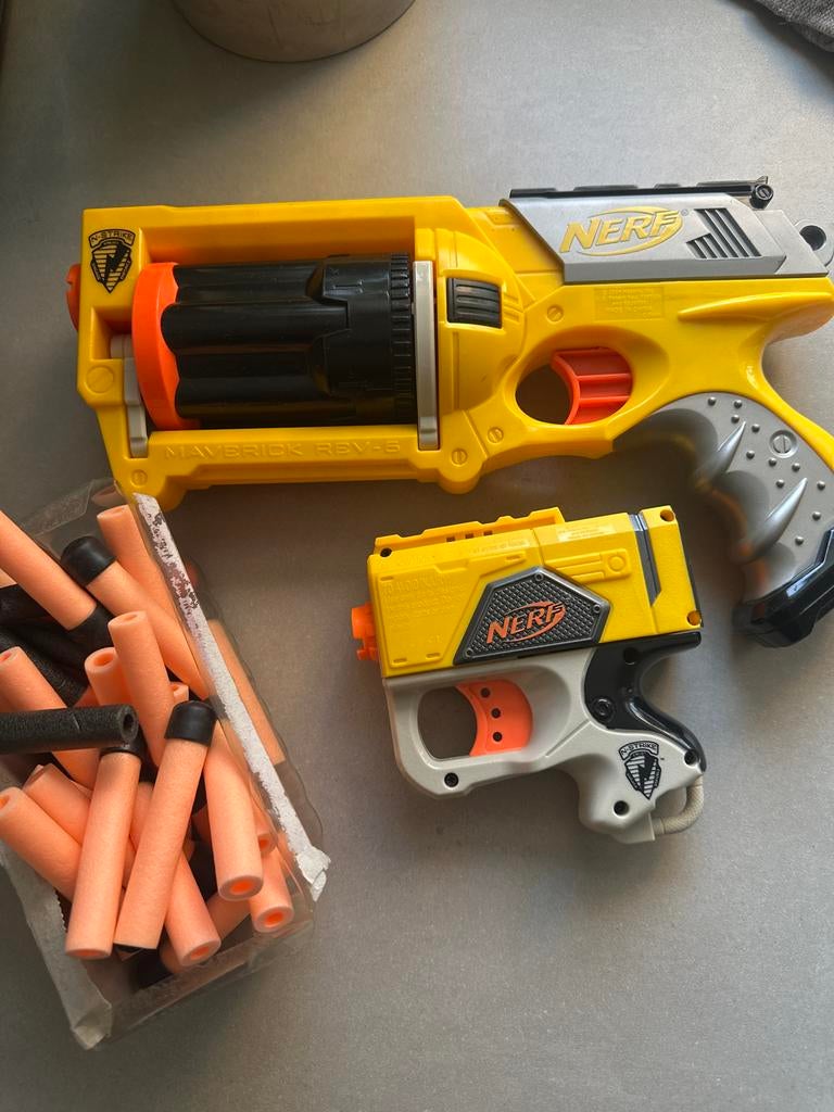 Nerf pistolen met pijltjes - Maverick REV-6 en N-Strike, Ophalen of Verzenden, Gebruikt, Jongen of Meisje