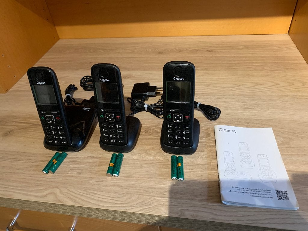 Gigaset AS690 trio - 3 handsets  - Handsfree bellen, Ophalen of Verzenden, Zo goed als nieuw, 3 handsets, Stralingsarm