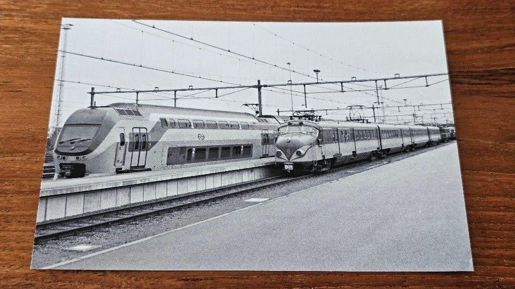 Foto TREIN Nederlandse Spoorwegen Dubbeldekker VIRM Mat 54, Verzenden, Gebruikt, Trein, Overige typen