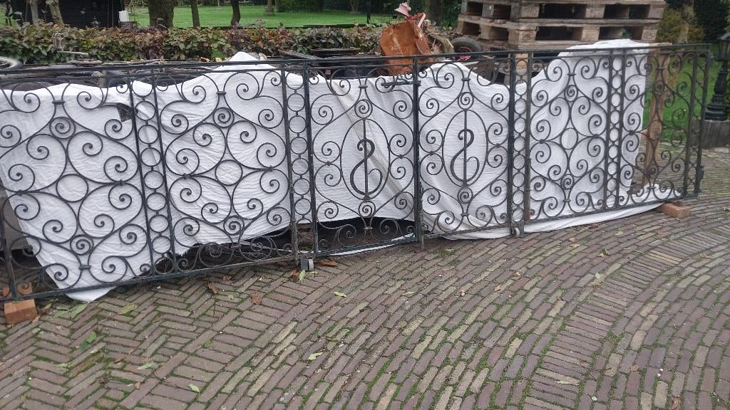 Grote sierpoort met dubbel loophek in de midden, Tuin en Terras, Tuinhekken en Hekwerk, Ophalen, Gebruikt, IJzer, Sierhekwerk