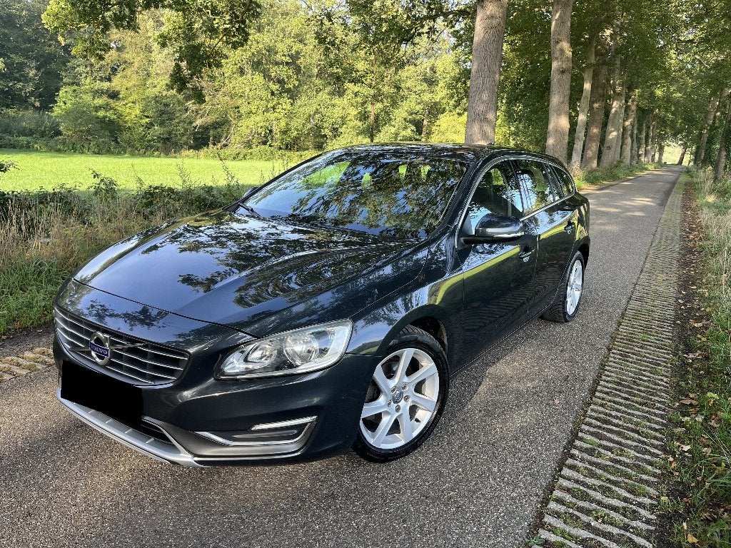 Volvo V60 D4 Summum automaat | Motor gereviseerd | Trekhaak, Dealer onderhouden, 1502 kg, 1800 kg, 4 cilinders