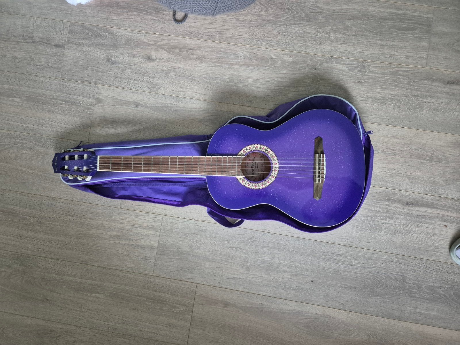 Kinder gitaar, Ophalen, Gebruikt