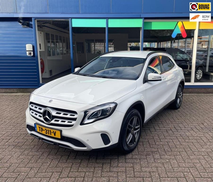 Mercedes-Benz GLA-klasse 180 Premium Trekhaak PDC ALL IN PRI, Auto's, Gebruikt, 4 cilinders, 715 kg, 1595 cc