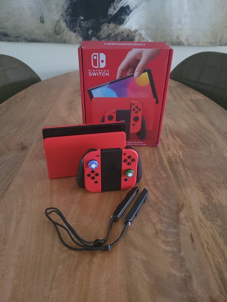 NINTENDO Switch OLED - Mario Red Edition met veel extra's, Ophalen of Verzenden, Zo goed als nieuw, Met 2 controllers, Switch OLED