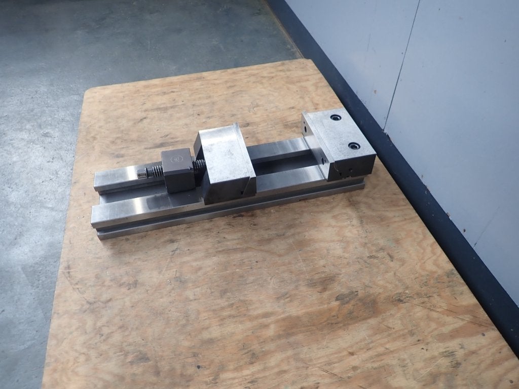 Zware T.E.K. Machineklem 200 x 355mm , Machine vise TEK, Niet ingevuld, Niet ingevuld, Ophalen of Verzenden, Zo goed als nieuw