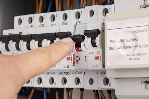 Elektricien gezocht? Voor klein klusje klein prijsje!, Ophalen of Verzenden