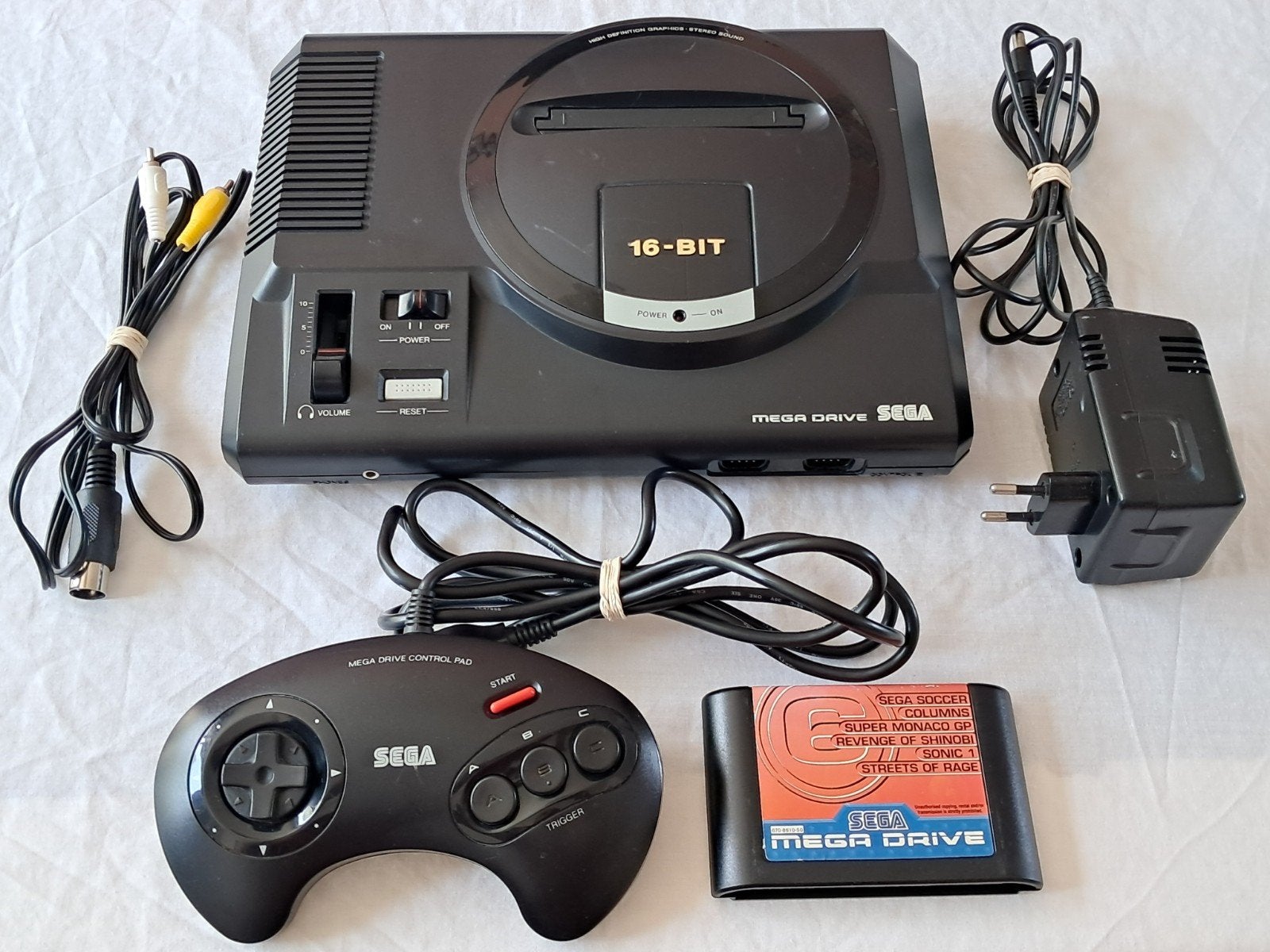 SEGA Mega Drive Console + Controller & Mega Games 6, Spelcomputers en Games, Spelcomputers | Sega, Mega Drive, Ophalen of Verzenden