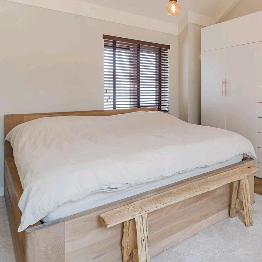 Goossens Bibi bedframe 160x200 met 2 lades, Ophalen, Gebruikt, Bruin, Tweepersoons